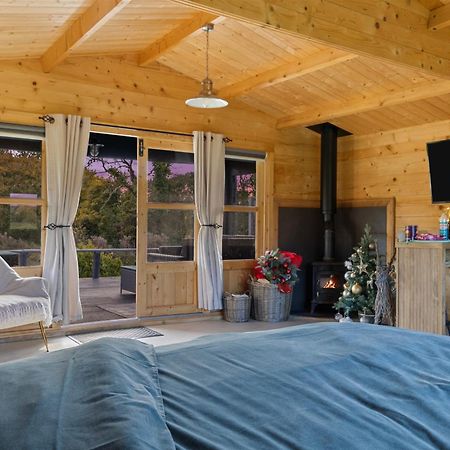 Choller Lake Lodges - Primrose Cabin With Private Hot Tub Arundel Eksteriør bilde