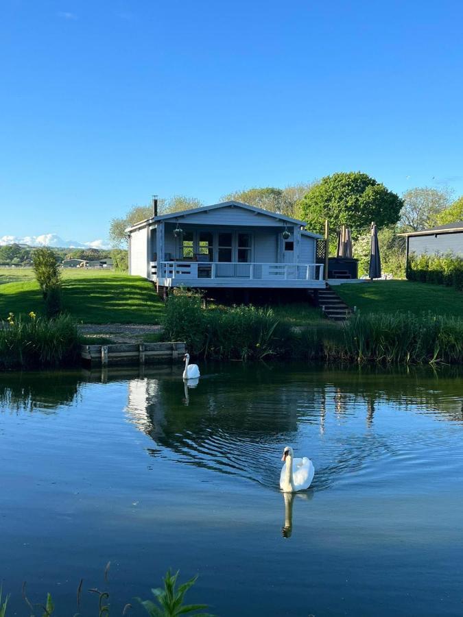 Choller Lake Lodges - Primrose Cabin With Private Hot Tub Arundel Eksteriør bilde