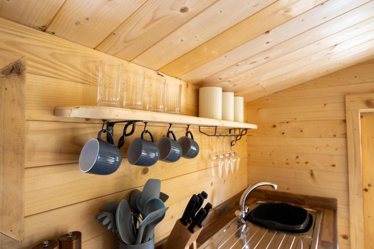 Choller Lake Lodges - Primrose Cabin With Private Hot Tub Arundel Eksteriør bilde