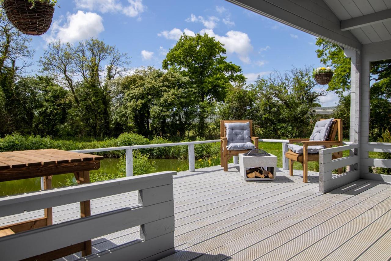 Choller Lake Lodges - Primrose Cabin With Private Hot Tub Arundel Eksteriør bilde