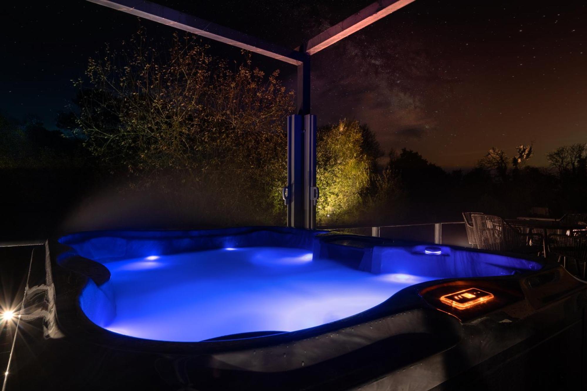 Choller Lake Lodges - Primrose Cabin With Private Hot Tub Arundel Eksteriør bilde