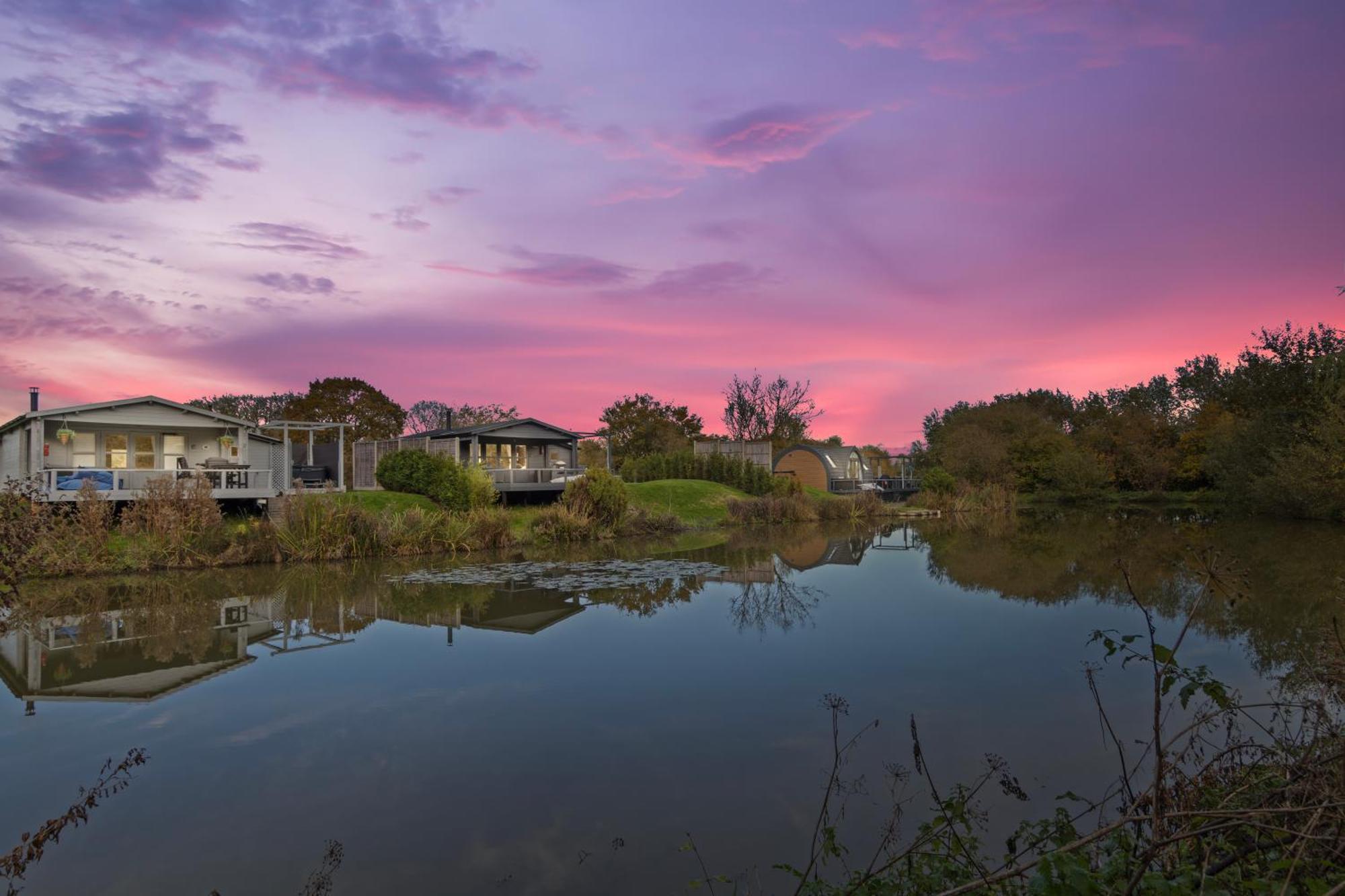 Choller Lake Lodges - Primrose Cabin With Private Hot Tub Arundel Eksteriør bilde